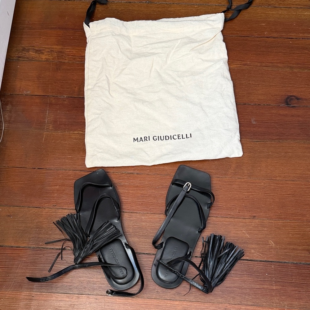 Mari Giudicelli Black Leather Sandals